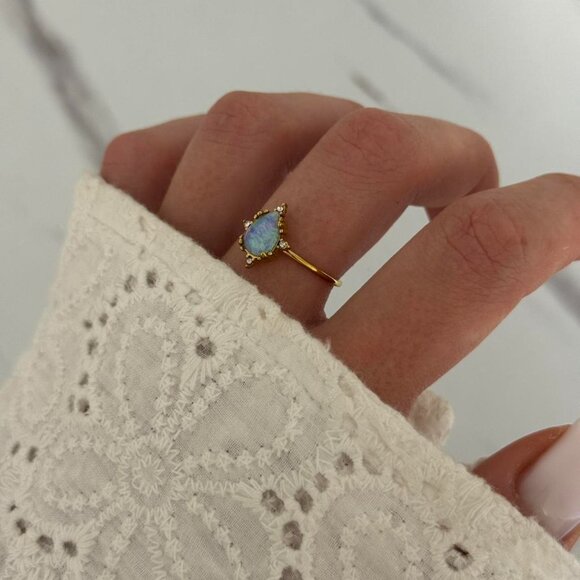 SKU:0072 vintage vibe gold ring with chameleon blue stone Stainless steel - Picture 2 of 5